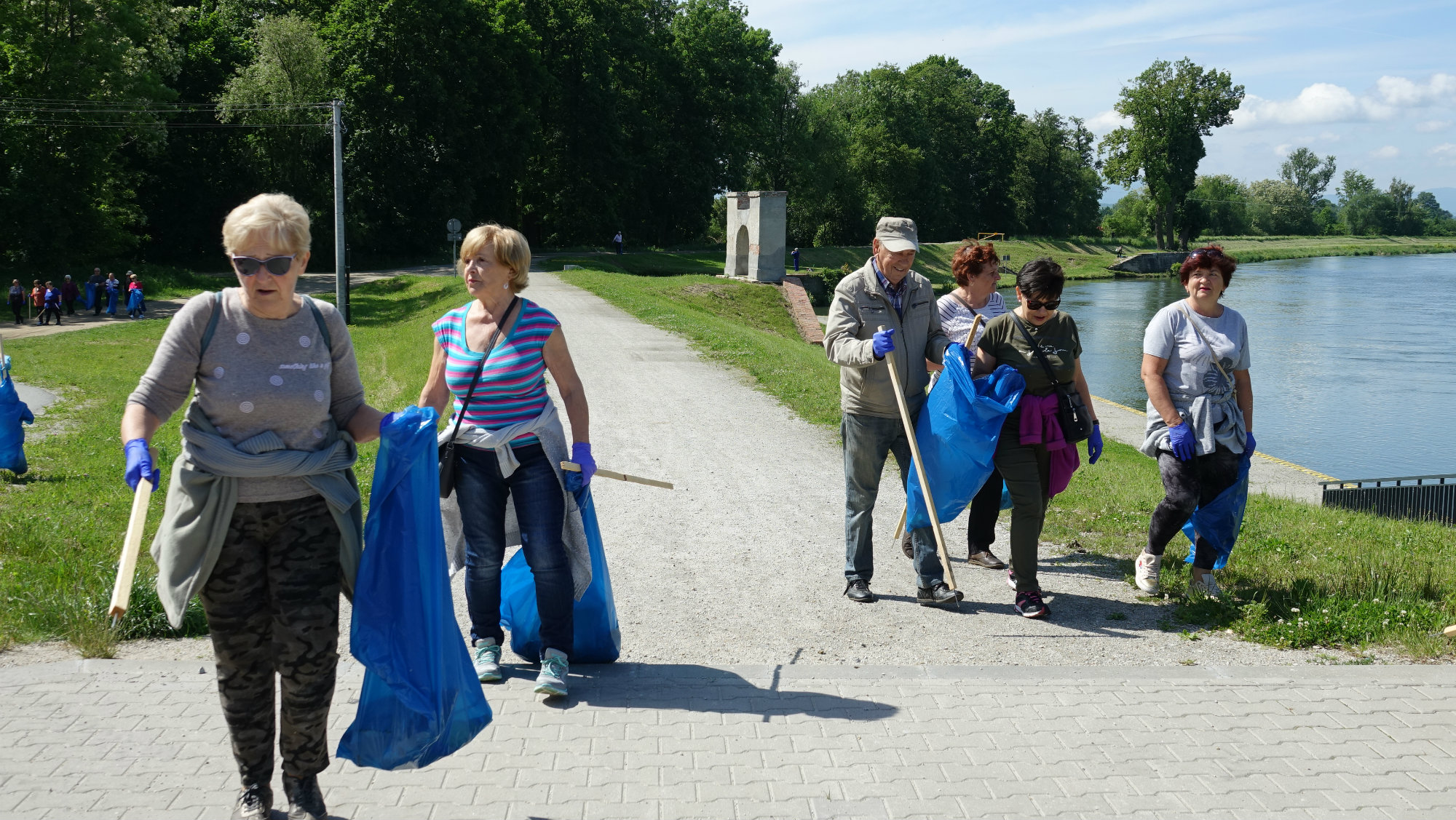 W akcji wzięło udział 40 seniorów i pracowników lokalnych instytucji.