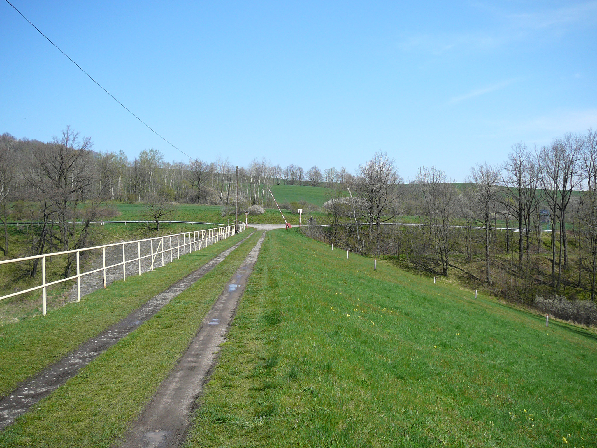 Zbiornik Bolków zlokalizowany jest na potoku Rochowicka Woda.